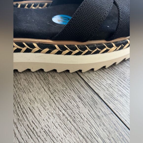 TOMS Women's Black Sandals - Picture 6 of 6